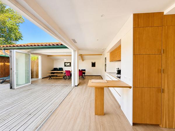 VILLA LANDAISE NEUVE AU COEUR DU VILLAGE, À DEUX PAS DE L'OCÉAN