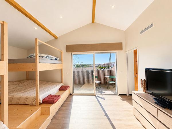 VILLA LANDAISE NEUVE AU COEUR DU VILLAGE, À DEUX PAS DE L'OCÉAN