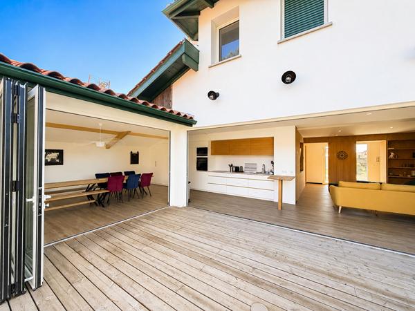 VILLA LANDAISE NEUVE AU COEUR DU VILLAGE, À DEUX PAS DE L'OCÉAN