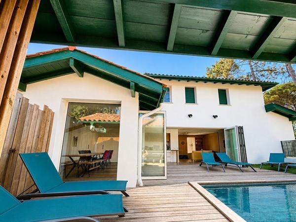 VILLA LANDAISE NEUVE AU COEUR DU VILLAGE, À DEUX PAS DE L'OCÉAN