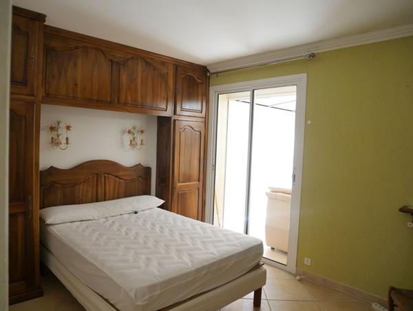 Villa individuelle T6 de plain pied de 149 m² dont véranda avec grand garage attenant de 30m² sur parcelle de terrain de 1480 m²