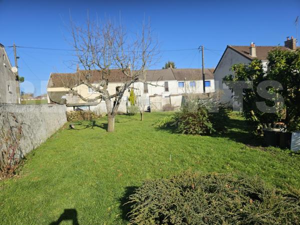 Coulommiers: terrain à bâtir de 960 m² pour une façade de 20m. Ce terrain est complètement clos, il 