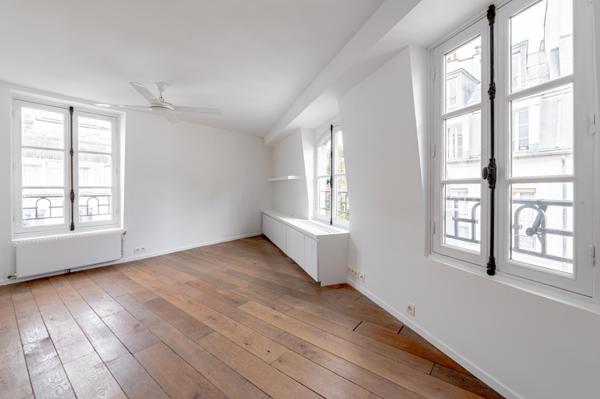 PARIS 2ème - À VENDRE - Élégant Duplex de 3 Pièces - 92,22 m²