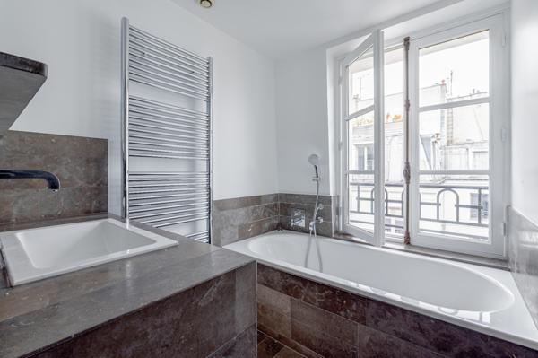 PARIS 2ème - À VENDRE - Élégant Duplex de 3 Pièces - 92,22 m²