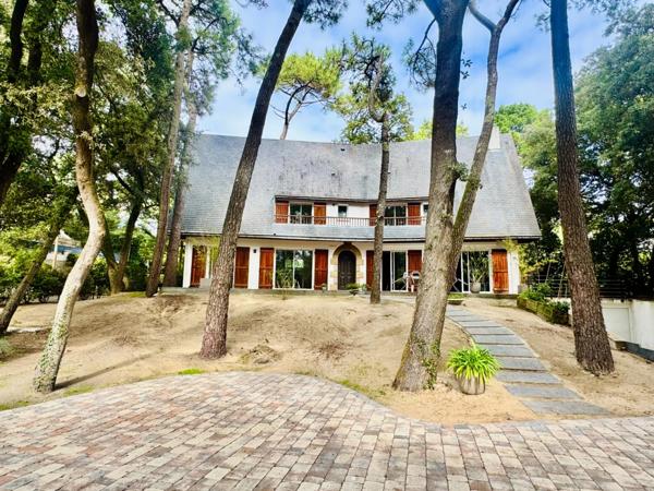 LA BAULE AQUABAULE-MAISON DE 201M2 9P-PROCHE DES COMMERCES-A DEUX PAS DE LA MER- TERRASSE-JARDIN-2 GARAGES