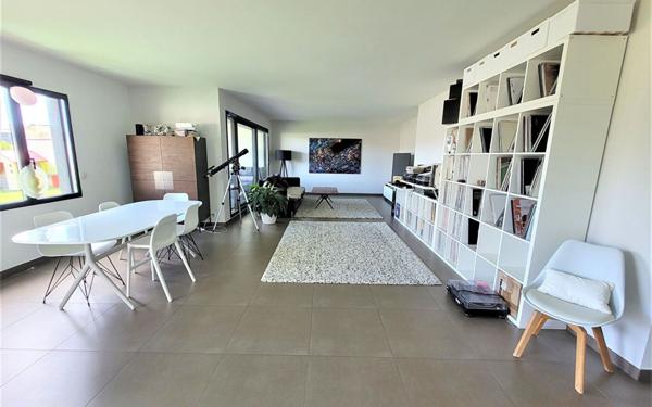 Appartement à vendre    4 pièces •  Saint-Genis-Pouilly