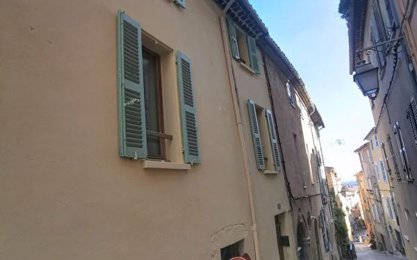 Maison à vendre    2 pièces •  Hyères