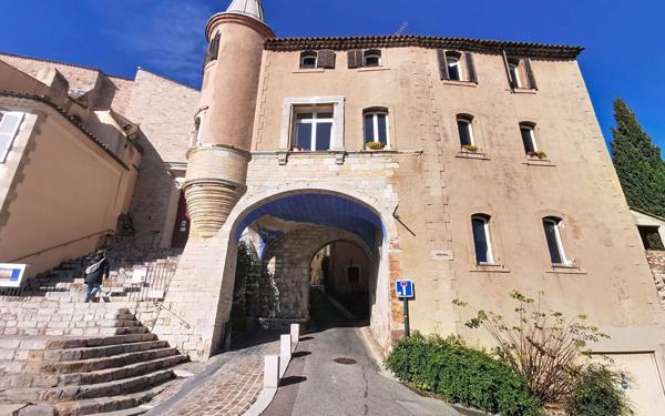 Maison à vendre    2 pièces •  Hyères