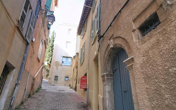 Maison à vendre    2 pièces •  Hyères