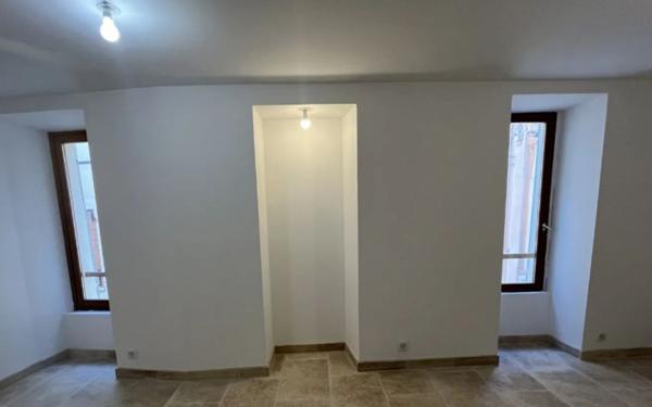 Maison à vendre    2 pièces •  Hyères