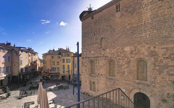 Maison à vendre    2 pièces •  Hyères