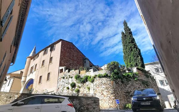 Maison à vendre    2 pièces •  Hyères