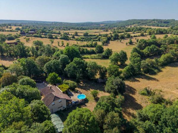 Maison contemporaine - Labastide murat Secteur LABASTIDE - Au calme Agréable Contemporaine 4 chs sur 2500 m² avec vue et piscine hors sol