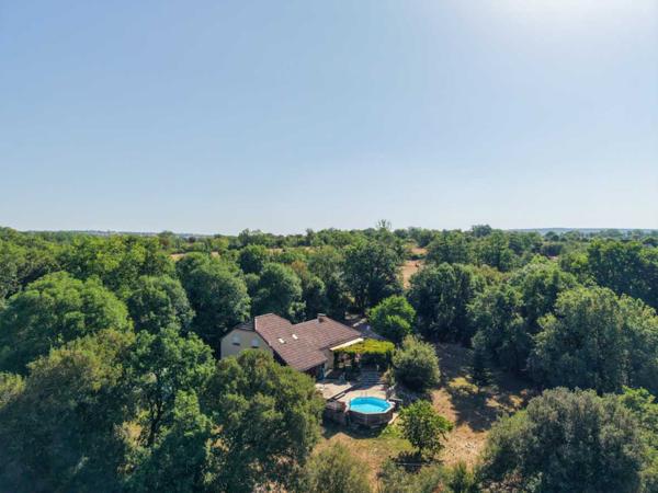 Maison contemporaine - Labastide murat Secteur LABASTIDE - Au calme Agréable Contemporaine 4 chs sur 2500 m² avec vue et piscine hors sol