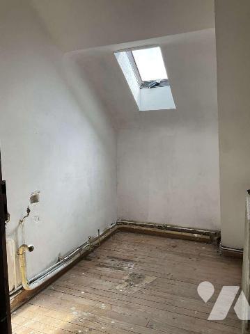 A VENDRE : Proche commerces dans petite ville (SOUILLAC - 46) maison à rafraîchir sur un très b...