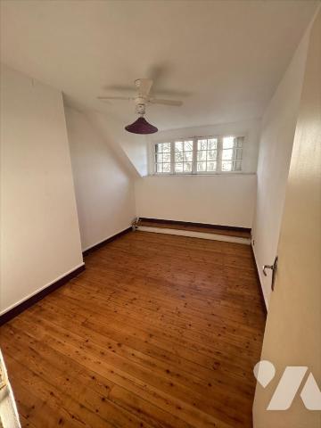 Queven, maison en pierre 144 m2 , 1450 m2 de jardin