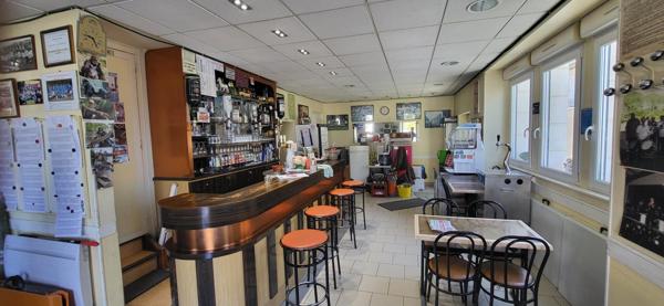 Café avec clientéle et logement