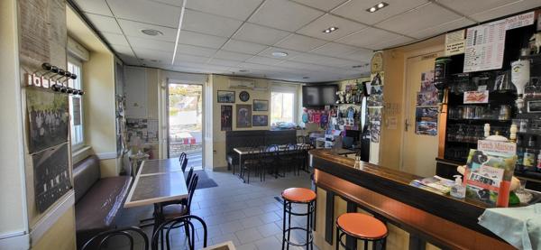 Café avec clientéle et logement