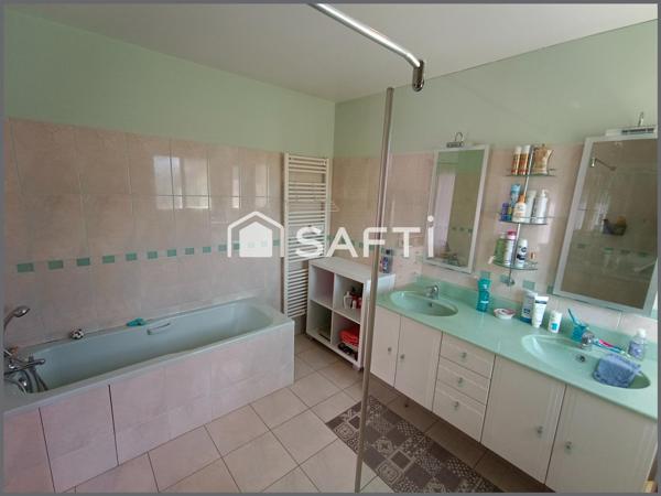 Safti-Benjamin Marcouiller vous propose : Pavillon 9 pièces.