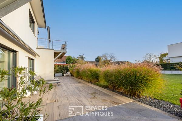 Maison contemporaine aux lignes épurées et son appartement indépendant