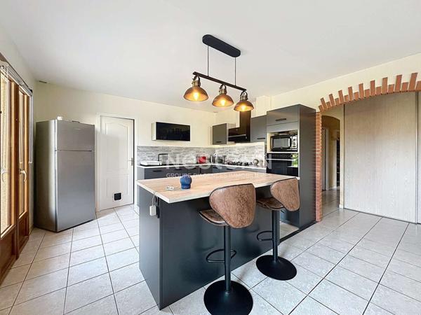 A VENDRE - VILLATE- Maison 4 pièces 105 m2 + piscine + double garage sur terrain arboré 1100m²