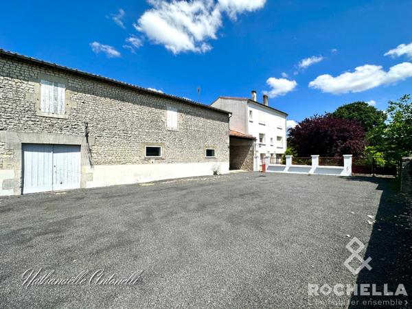 MAISON ANCIENNE PROCHE COMMODITES AVEC ANCIENNE ÉTABLE