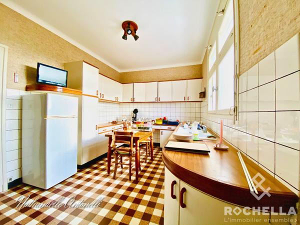 MAISON ANCIENNE PROCHE COMMODITES AVEC ANCIENNE ÉTABLE