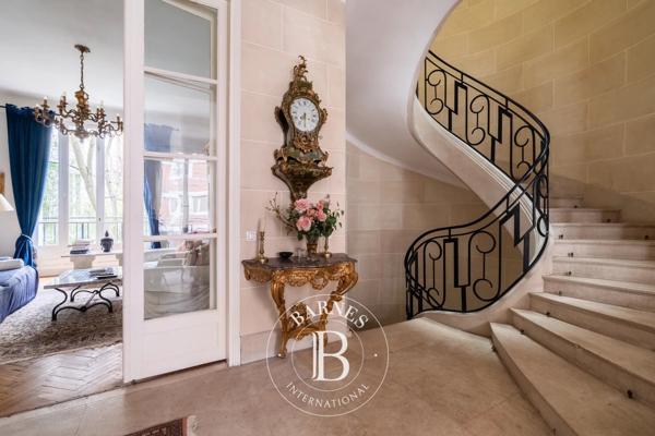 Neuilly-sur-Seine, Hôtel particulier 5 Chambres -  392 m² à vendre