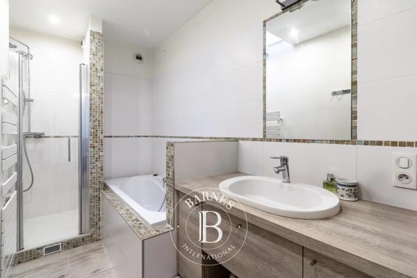 Neuilly-sur-Seine, Hôtel particulier 5 Chambres -  392 m² à vendre