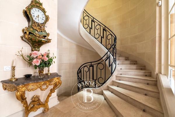 Neuilly-sur-Seine, Hôtel particulier 5 Chambres -  392 m² à vendre