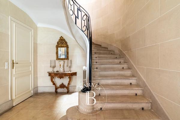 Neuilly-sur-Seine, Hôtel particulier 5 Chambres -  392 m² à vendre