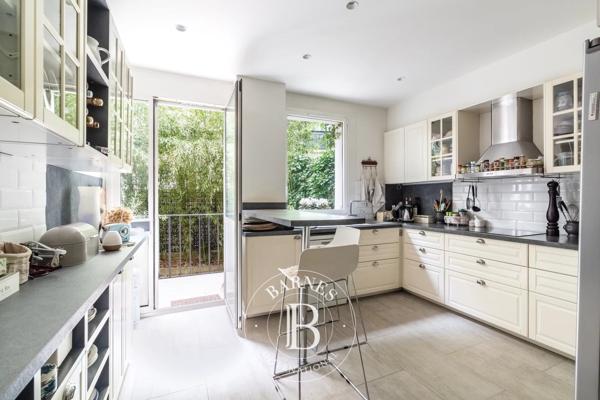 Neuilly-sur-Seine, Hôtel particulier 5 Chambres -  392 m² à vendre