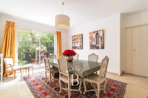 Neuilly-sur-Seine, Hôtel particulier 5 Chambres -  392 m² à vendre