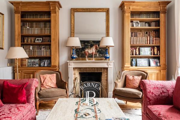 Neuilly-sur-Seine, Hôtel particulier 5 Chambres -  392 m² à vendre