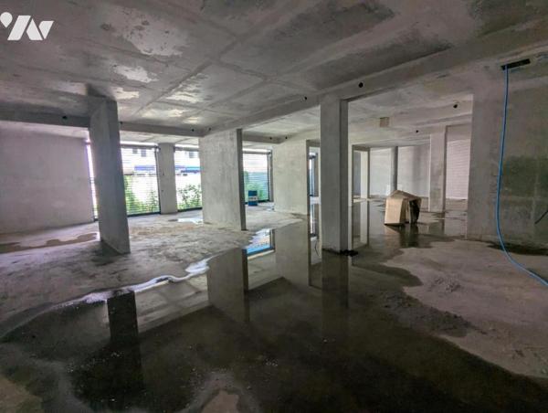 LE TAMPON HUBERT DELISLE LOCAL COMMERCIAL