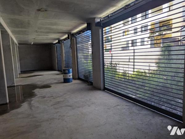 LE TAMPON HUBERT DELISLE LOCAL COMMERCIAL