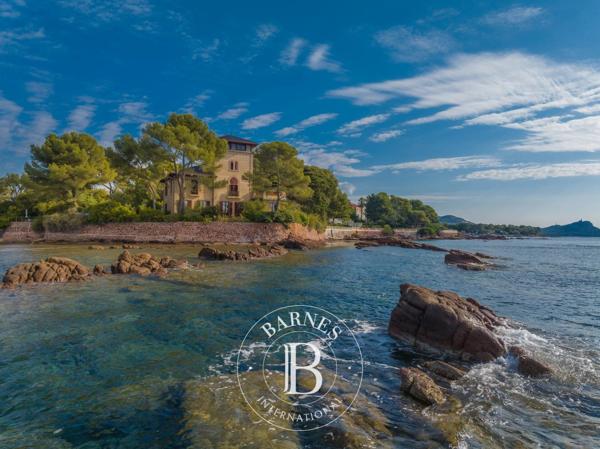 Saint-Raphaël, Villa 8 Chambres -  426 m² à vendre