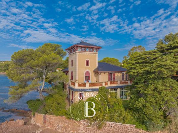 Saint-Raphaël, Villa 8 Chambres -  426 m² à vendre