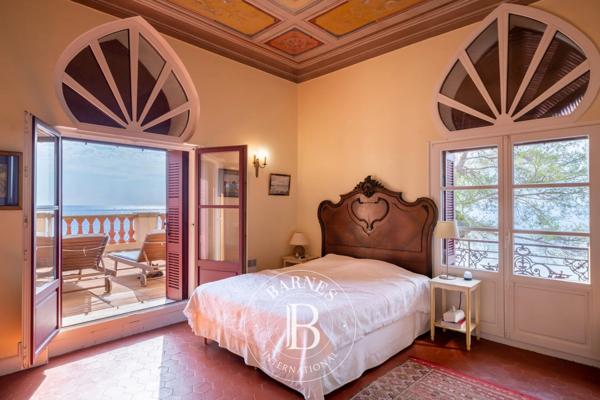 Saint-Raphaël, Villa 8 Chambres -  426 m² à vendre