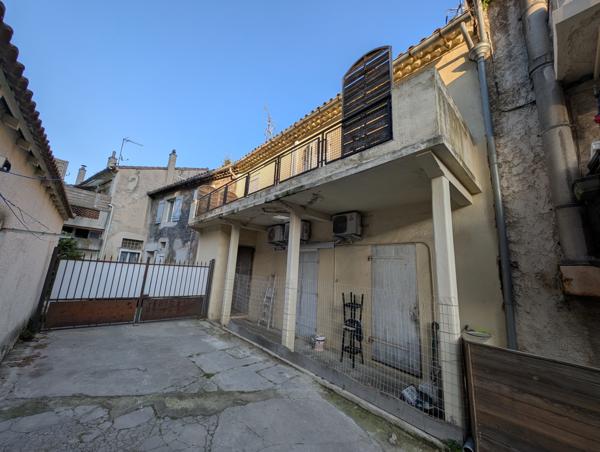 Septèmes-les-Vallons (13240) Immeuble de rapport 3 lots libre avec 2 appartements et 1 local