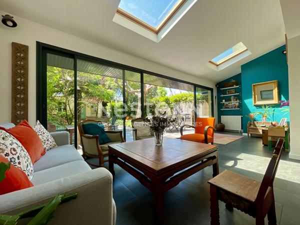 Talence Médoquine échoppe double 4 ch + 1 bureau terrasse jardin et dépendance.