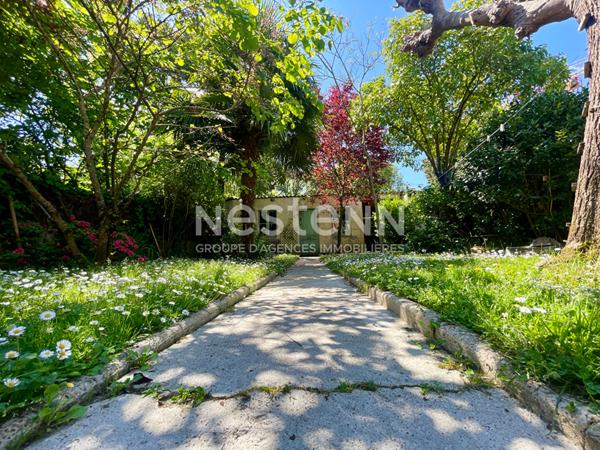 Talence Médoquine échoppe double 4 ch + 1 bureau terrasse jardin et dépendance.