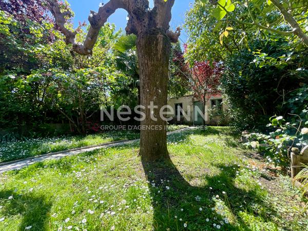 Talence Médoquine échoppe double 4 ch + 1 bureau terrasse jardin et dépendance.