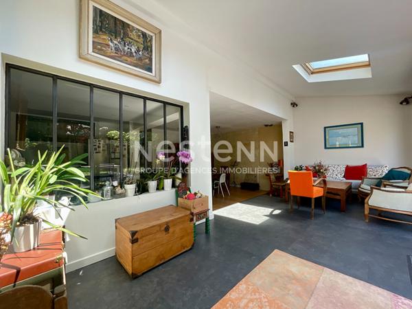 Talence Médoquine échoppe double 4 ch + 1 bureau terrasse jardin et dépendance.