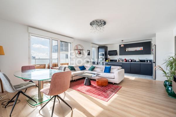 APPARTEMENT 4 PIECES PROCHE METRO AVEC PARKING ET TERRASSE