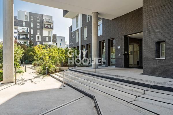 APPARTEMENT 4 PIECES PROCHE METRO AVEC PARKING ET TERRASSE