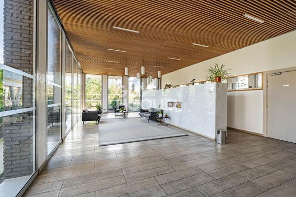 APPARTEMENT 4 PIECES PROCHE METRO AVEC PARKING ET TERRASSE