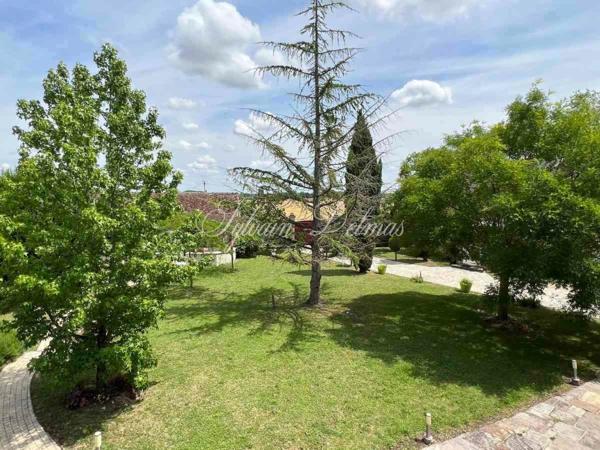 Propriete à vendre 45 pièces proche de TOURS (37)