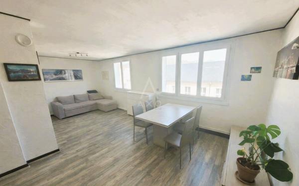 ALBERTVILLE : grand T3 lumineux – emplacement recherché proche centre-ville