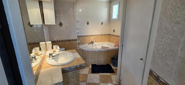 ALBERTVILLE : grand T3 lumineux – emplacement recherché proche centre-ville